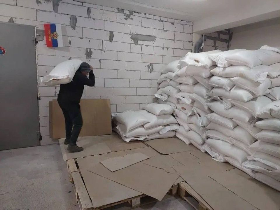 В Новую Каховку привезли гуманитарную помощь