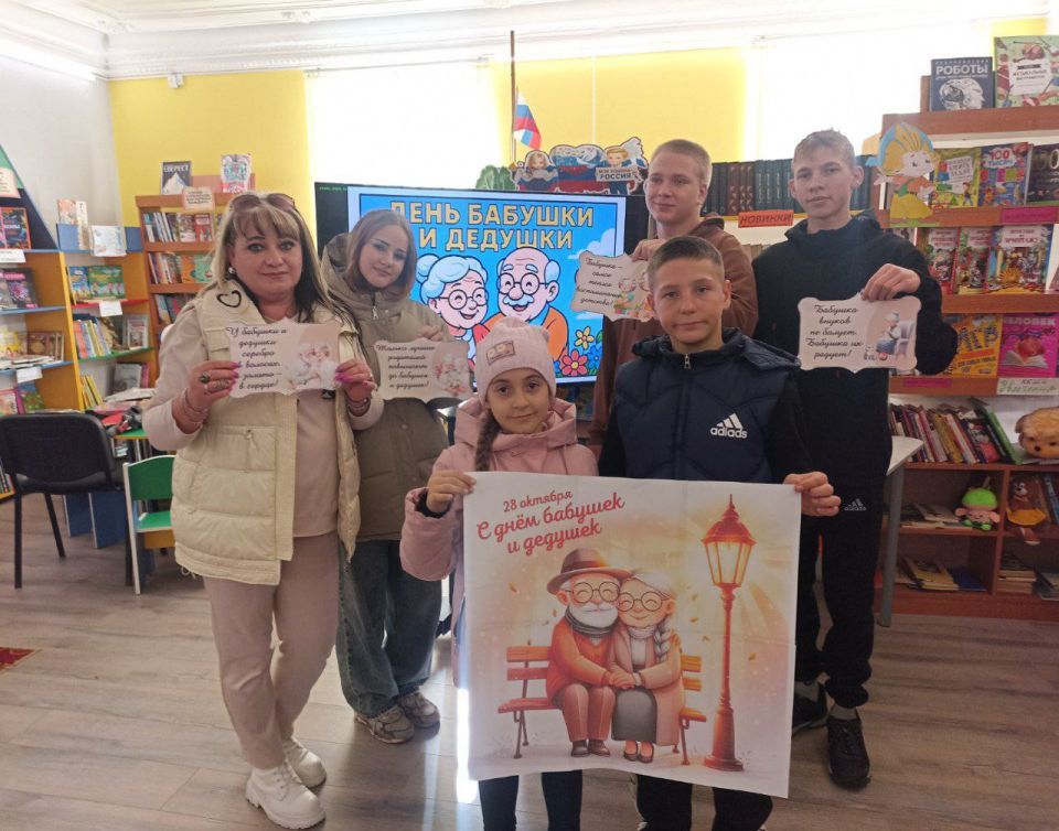 В Любимовской библиотеке прошёл час общения "Бабушкины сказки, дедушкина мудрость"