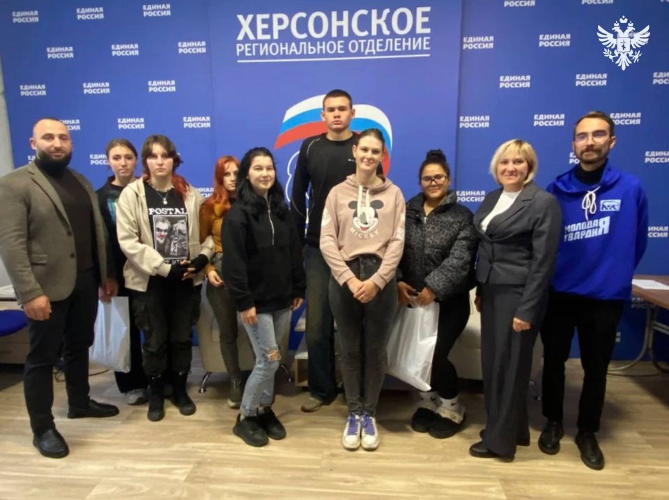 В Херсонском региональном отделении «Единой России» напутствовали волонтеров перед поездкой в лагерь «Курский рубеж»