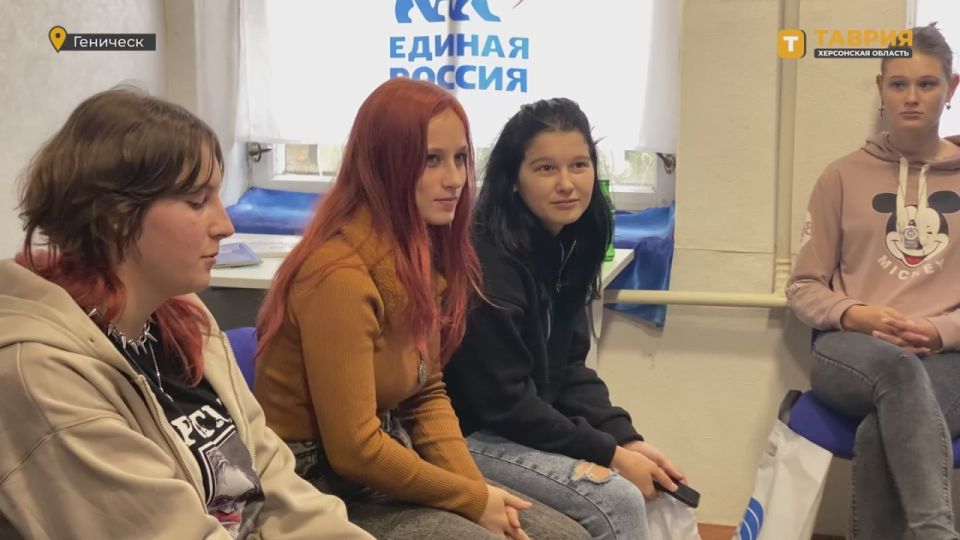 Команда волонтеров из Херсонской области получила напутствие и необходимые вещи перед отправкой в лагерь "Курский рубеж"