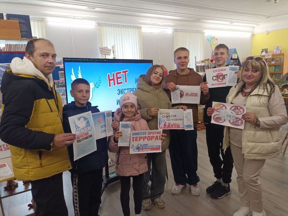 В рамках профилактики правонарушений среди подростков, с акцентом на борьбу с экстремизмом и терроризмом, в Любимовском учреждении культуры прошла беседа-диспут на тему "Опасность экстремизма и нацизма"