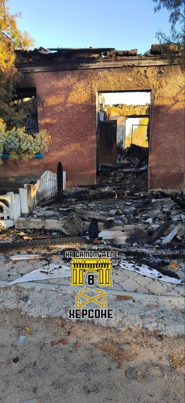 ВСУ атаковали Администрацию Рыбальче 18 FPV-дронами с зажигательными боеприпасами, здание полностью сгорело, но никто не пострадал, сообщил Владимир Сальдо