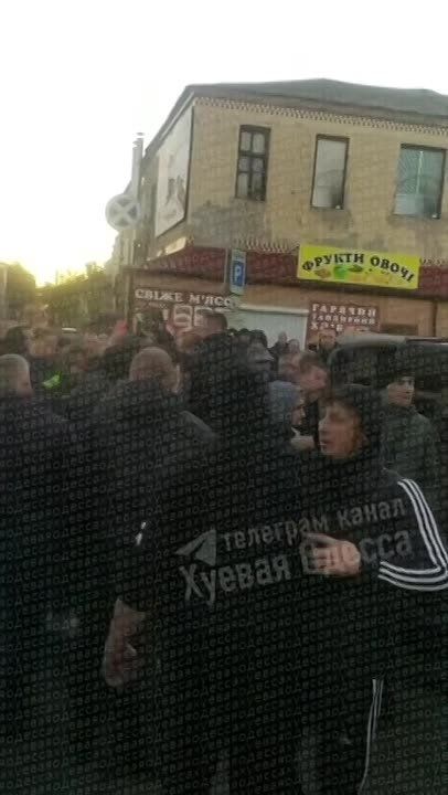 В Одессе местные жители перевернули бусик людоловов из ТЦК