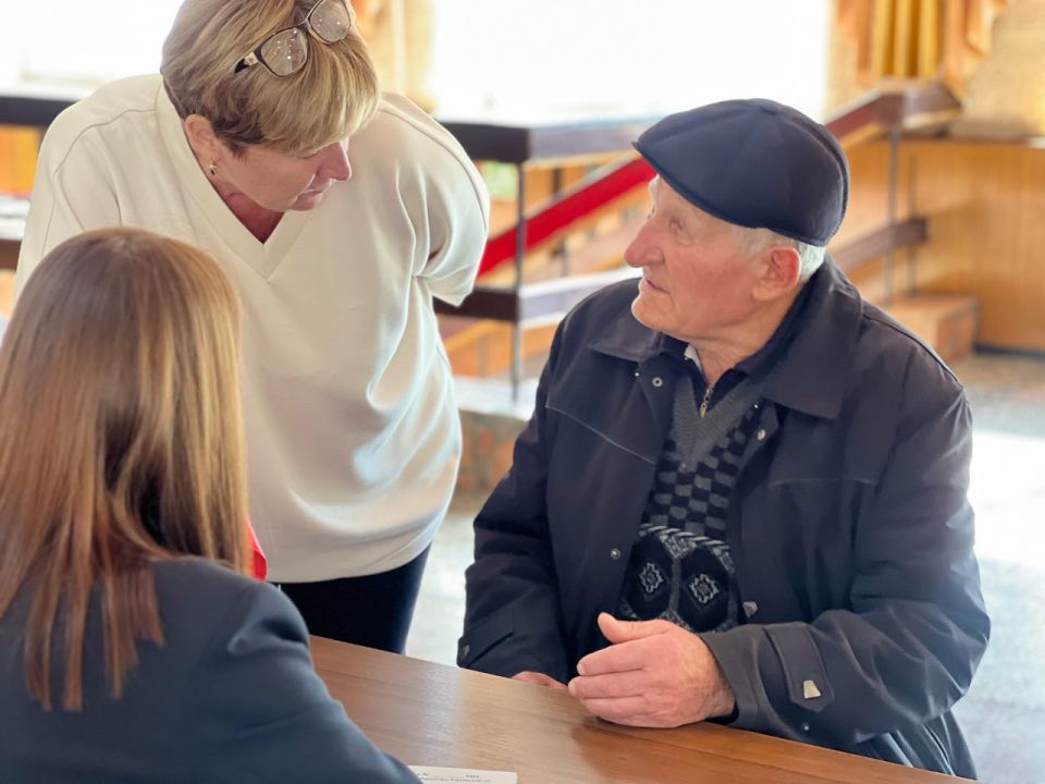 Мобильная приемная губернатора приняла 106 обращений от жителей Новотроицкого округа