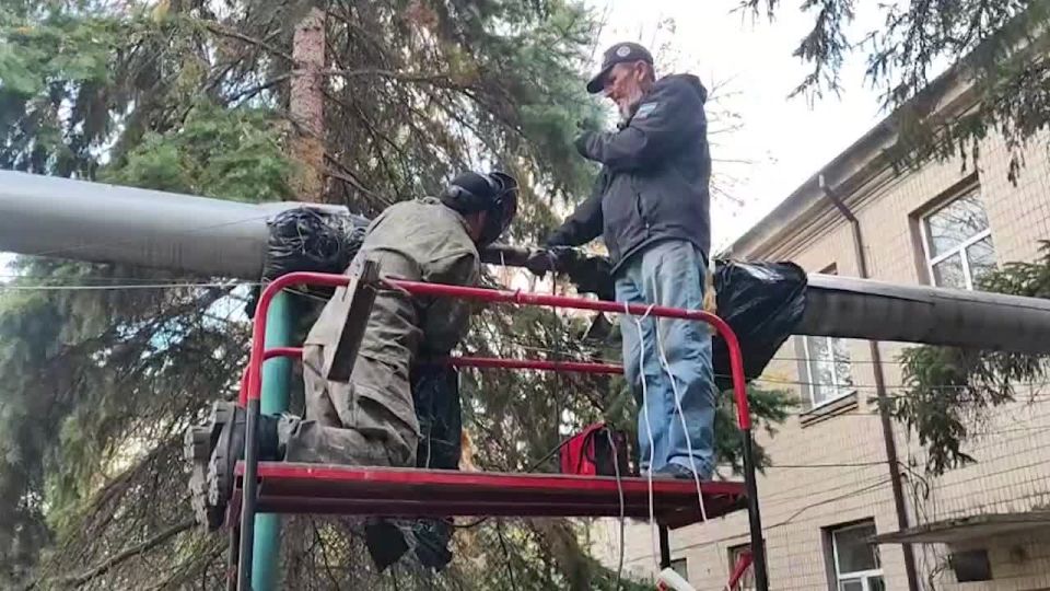 Специалисты теплосетей из Кабардино-Балкарии устранили аварию на теплотрассе Горсовета