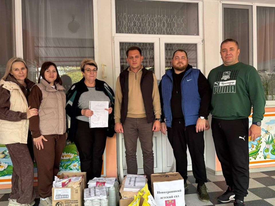 Гуманитарную помощь от Выселковского района Кубани передали в детские сады Новотроицкого округа