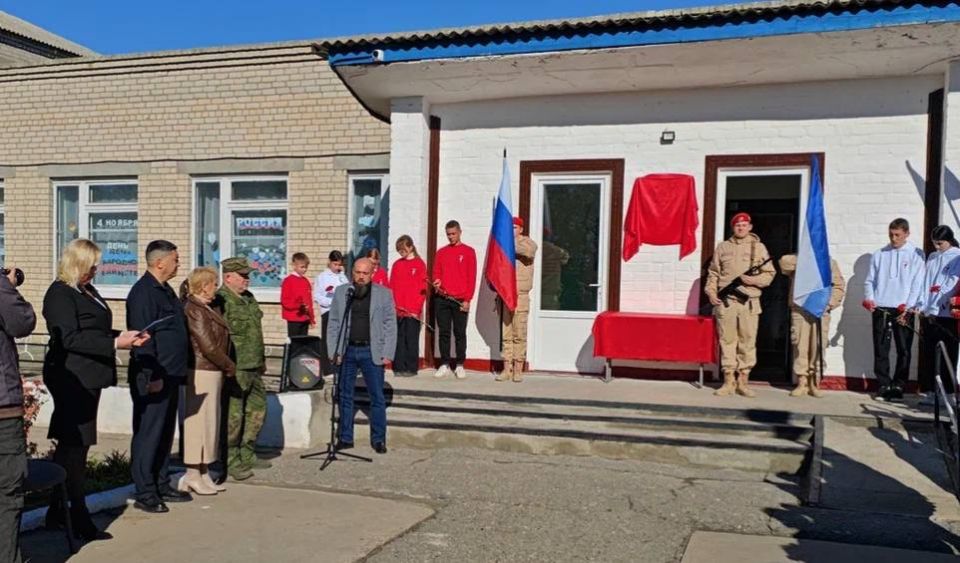 В школе Новотроицкого округа открыли мемориал герою-выпускнику