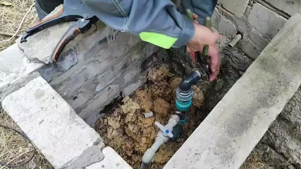 Специалисты из Кабардино-Балкарии помогли многодетной семье в Тарасовке восстановить водоснабжение