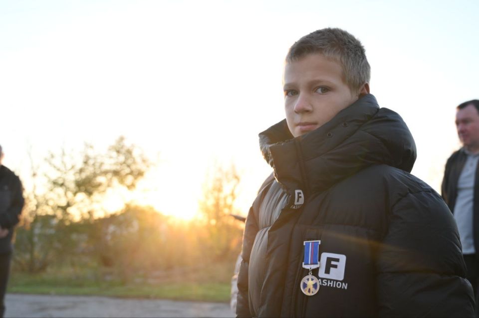 10-летнему герою вручили медаль за спасение семьи из пожара