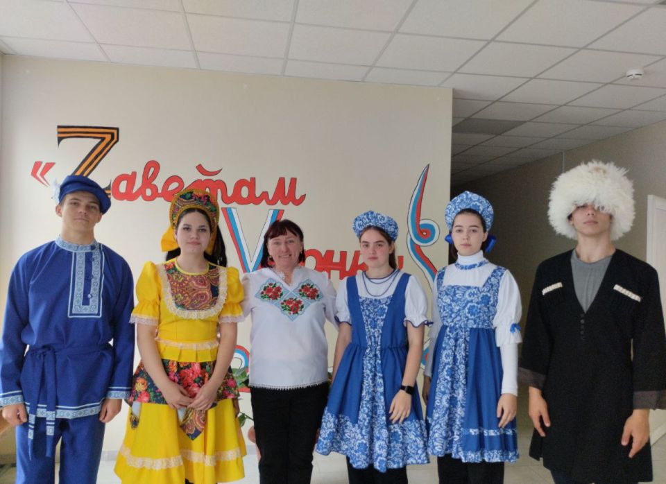 В Красненской школе прошел краеведческий урок ко Дню народного единства