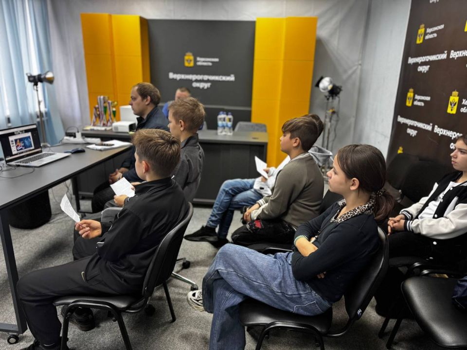 В Верхнерогачикском округе состоялся телемост в преддверии Дня народного единства