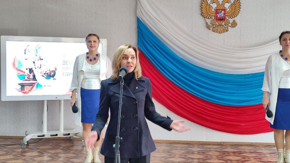 Ольга Осипенко: С Днём народного единства, россияне!!