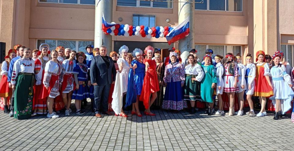 В Нижних Серогозах прошёл праздник «Хоровод Дружбы» в честь Дня единства