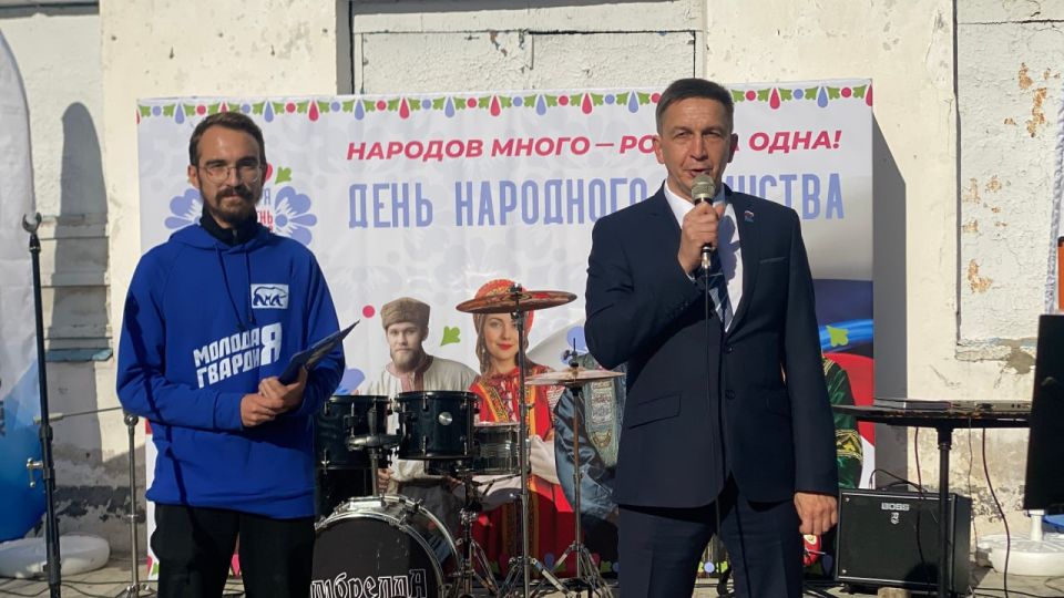 «Единая Россия» и Минмол организовали молодёжный День народного единства в Херсонской области