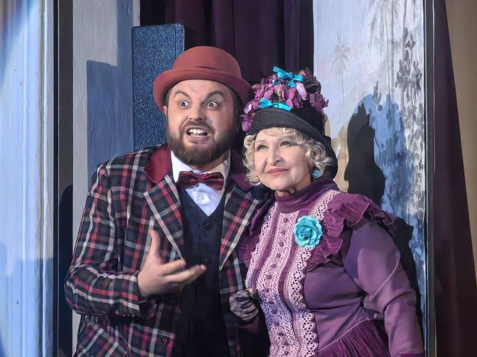 В Геническе с аншлагом прошла премьера спектакля «Семейное счастье»