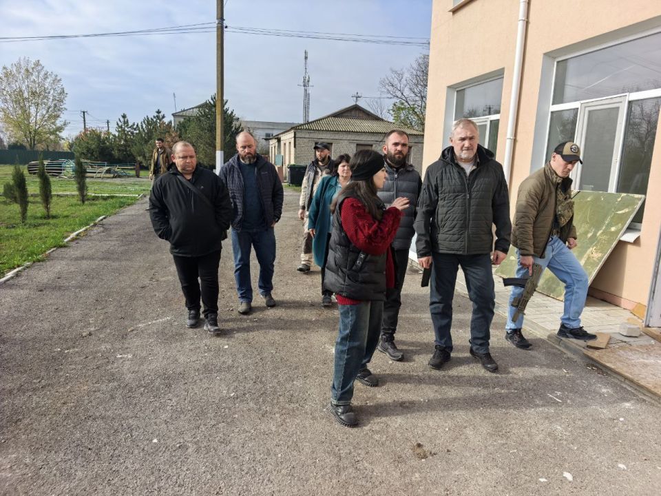 Сенатор от Херсонской области проверил ход ремонтных работ в Тавричанской школе Каховского округа