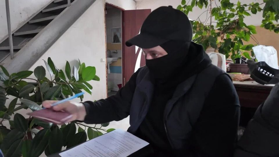 ФСБ России о пресечении противоправной деятельности, жителя Москвы, подозреваемого в госизмене