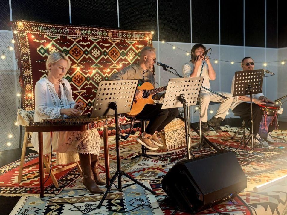 «Сказки единой земли»: в «Счастливцево» отметили День народного единства с душой и творчеством