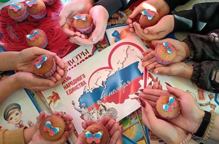 В Красноподольской библиотеке прошла беседа-диалог «В единстве народа — сила страны»