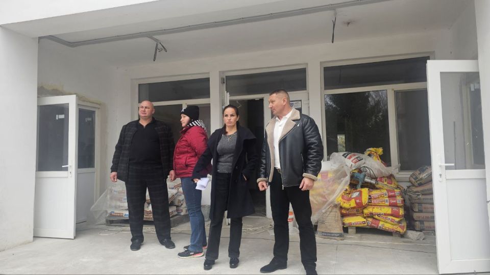 С ходом капитального ремонта детского сада в селе Красное ознакомились представители «Единой России»