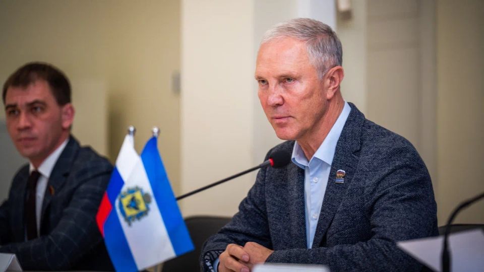 На сорок первом заседании Херсонской областной Думы I созыва депутаты фракции КПРФ Рамиль Замалетдинов, Александр Пономарев и Валентина Кокуль внесли инициативу, направленную на укрепление роли парламента в формировании...