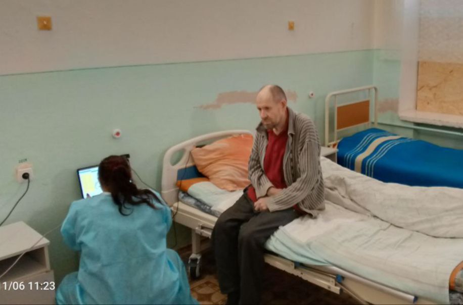 Сотрудники Каховского подразделения по вопросам миграции провели выезды к маломобильным гражданам в городе Каховка