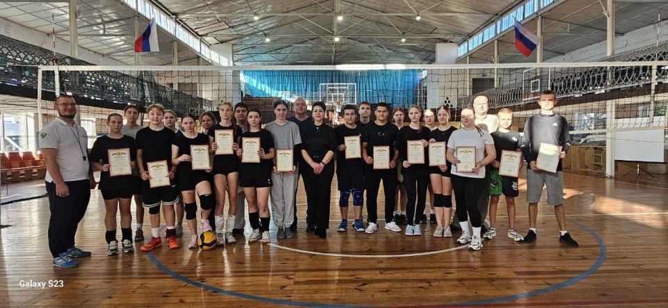 В Геническе состоялась матчевая встреча по волейболу ко Дню народного единства