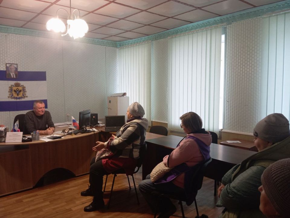 Начальник Раздольненского территориального отдела провел совещание с социальными работниками Каховского комплексного центра социального обслуживания населения