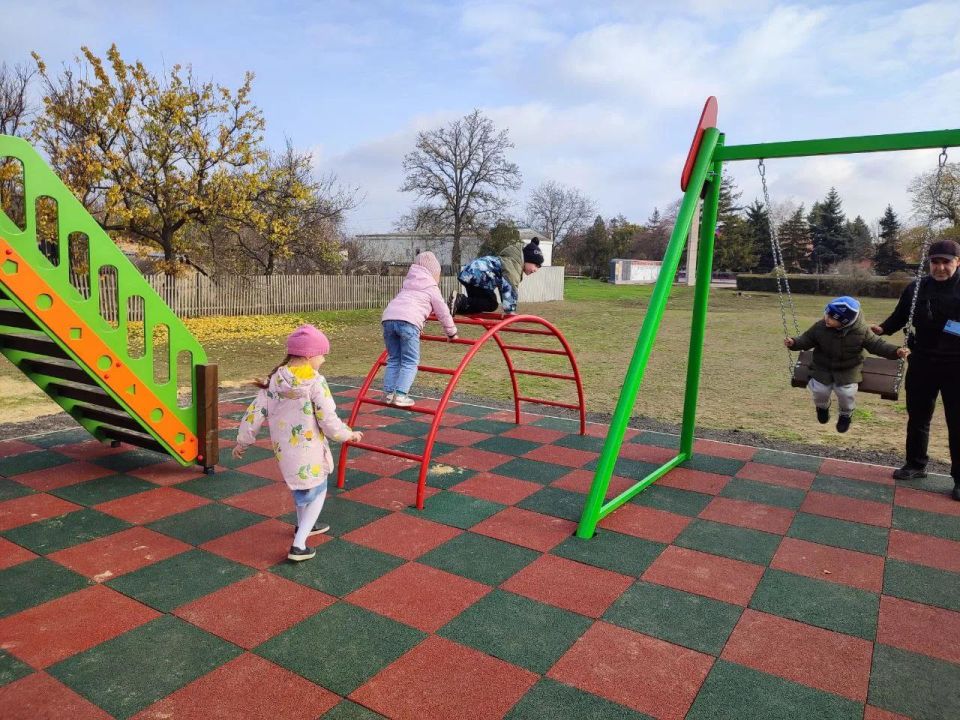 Воспитанники детского сада «Золотой ключик» в селе Благодатное оценили новую игровую площадку