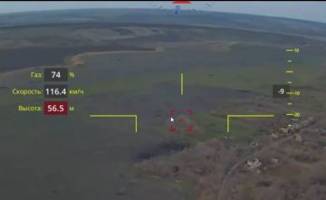 Очень редкие, вероятно впервые продемонстрированные общественности, кадры применения и интерфейса в момент захода на цель, БпЛА-камикадзе «Скальпель», по позиции 122-мм гаубицы Д-30 в район поселка Приют, Донецкая область