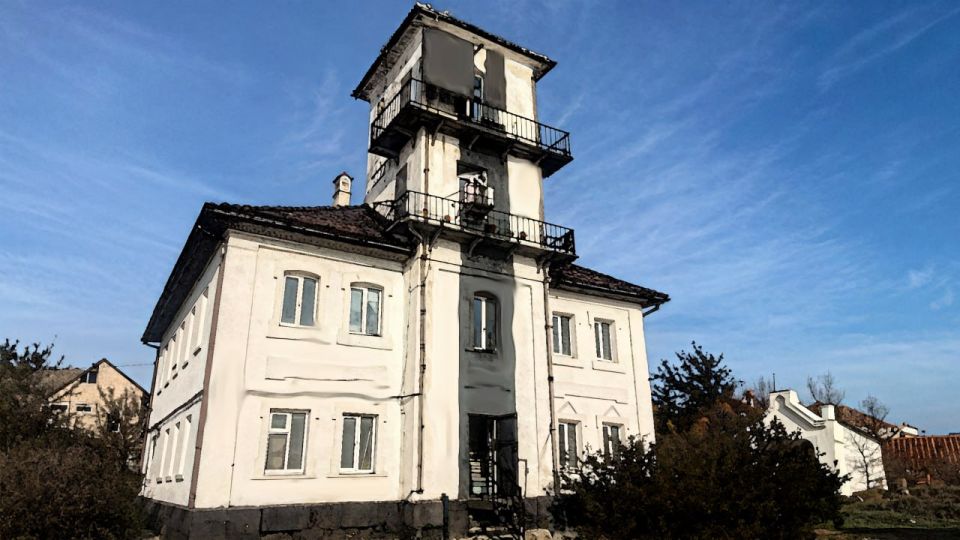 Вторым объектом, на котором установлена информационная табличка проекта Единой России «Память в архитектуре», стал Генический маяк