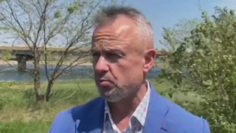  : 40 ,        ,      .