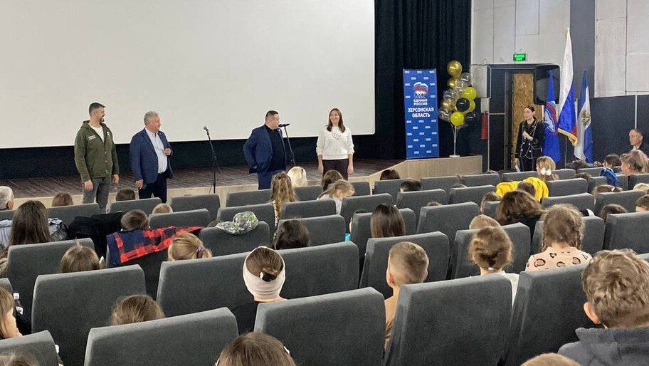 Детям из Херсонской области показали премьеру фильма «Яга на нашу голову»