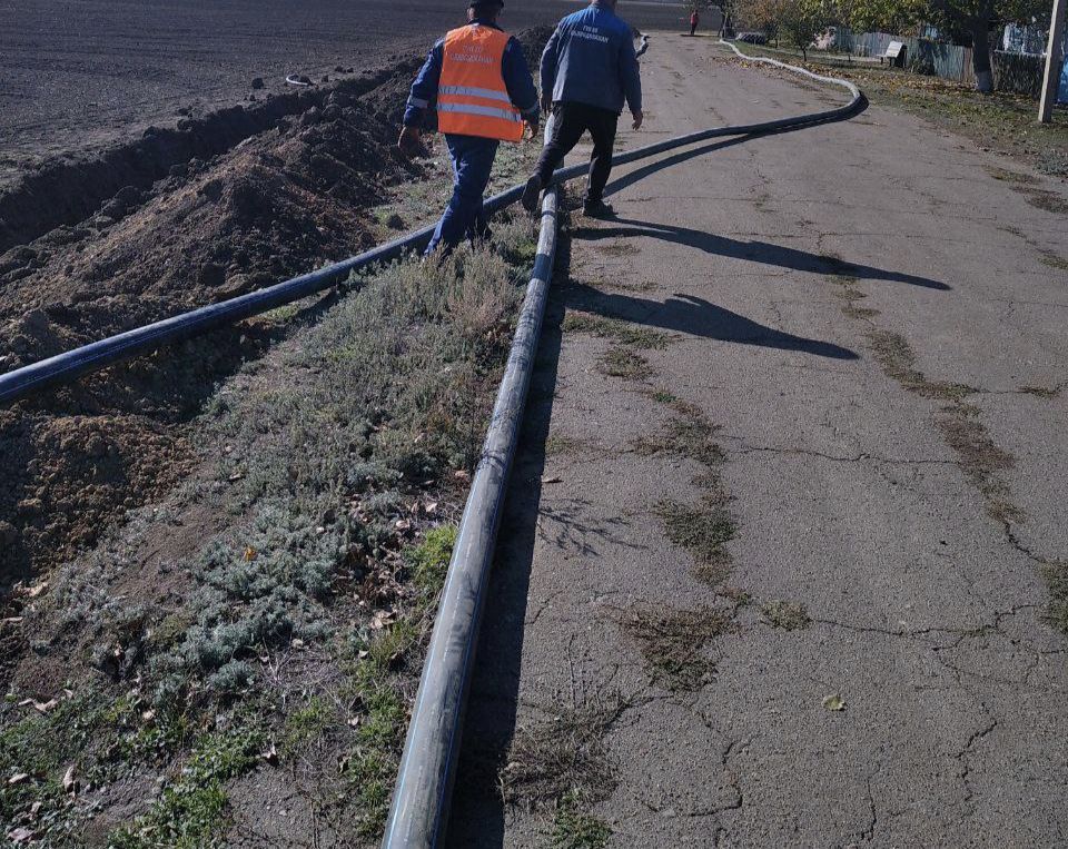 Специалистами Горностаевского ТПУ ГУП ХО «ОБЛВОДОКАНАЛ» заменили аварийный участок центральной магистрали водоснабжения в селе Лопатки