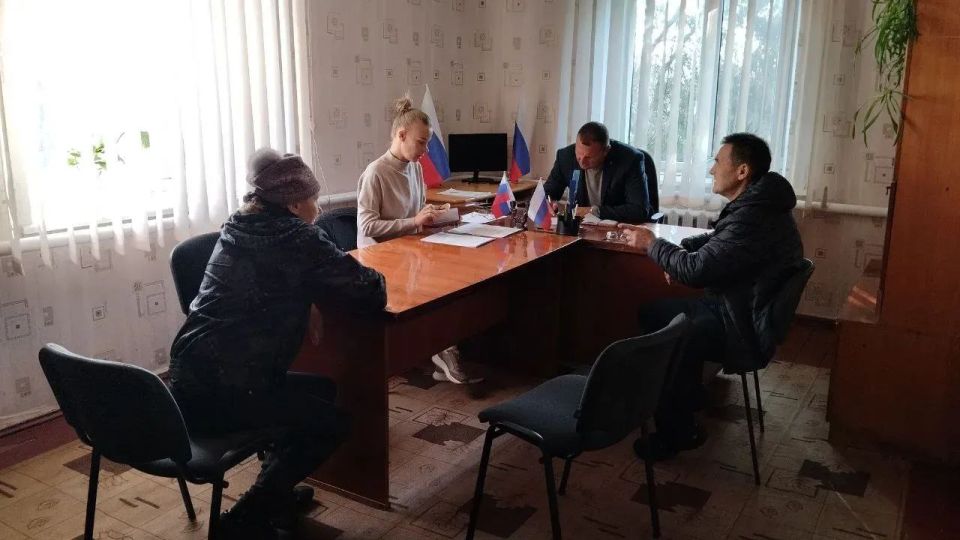 В Доброполье на выездном приеме граждан обсудили открытие церкви и социальные вопросы