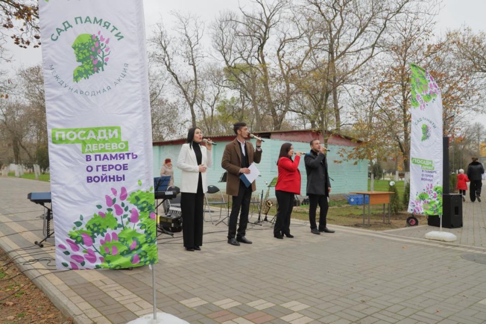 В Геническе в 80-ю годовщину Великой Победы высадили памятную аллею ПСБ