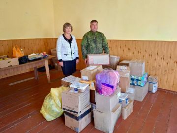 Сотрудники следственного управления СК России по Херсонской области передали гуманитарную помощь жителям села Новогригорьевка