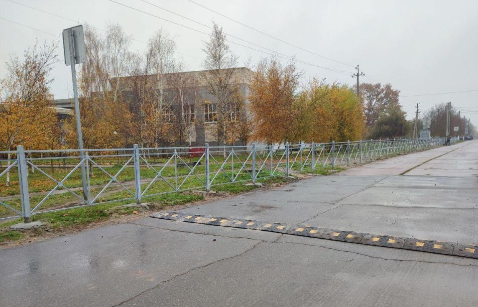 В Лазурном повысили дорожную безопасность возле образовательных учреждений