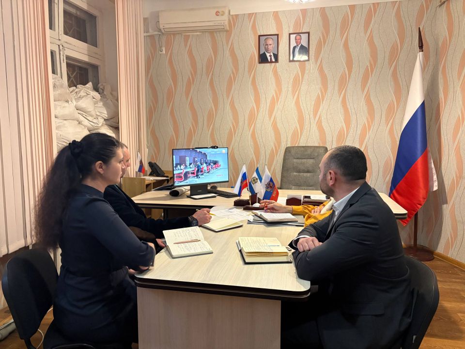 Сотрудники администрации округа подключились к прямой линии с Губернатором Владимиром Сальдо