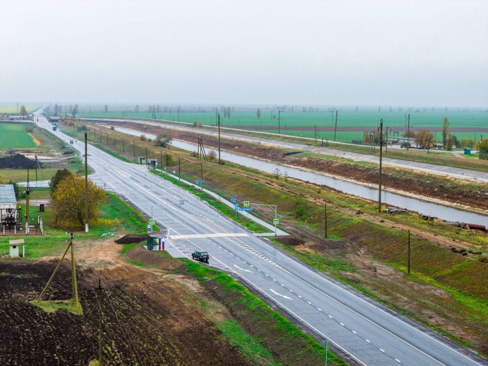 Завершен ремонт 35-километрового участка трассы "Новая Каховка Геническ", сообщил Владимир Сальдо