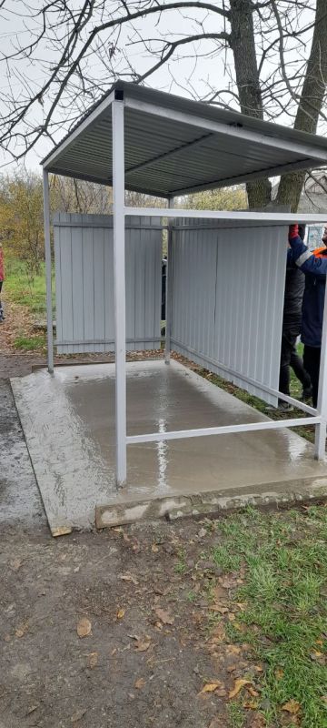 Евгения Кузьменко: Сотрудники Новотроицкого жилищно-коммунального предприятия продолжают возведение специализированных площадок для контейнеров сбора бытовых отходов