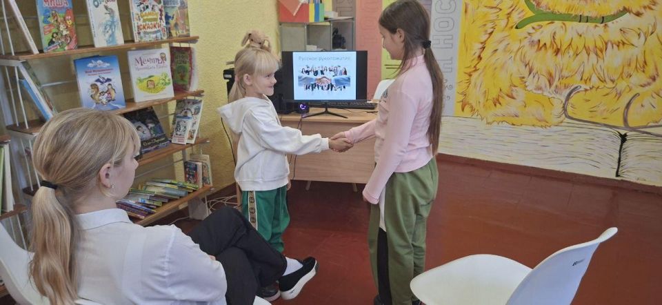 Информационный час «Мы разные, но мы классные»