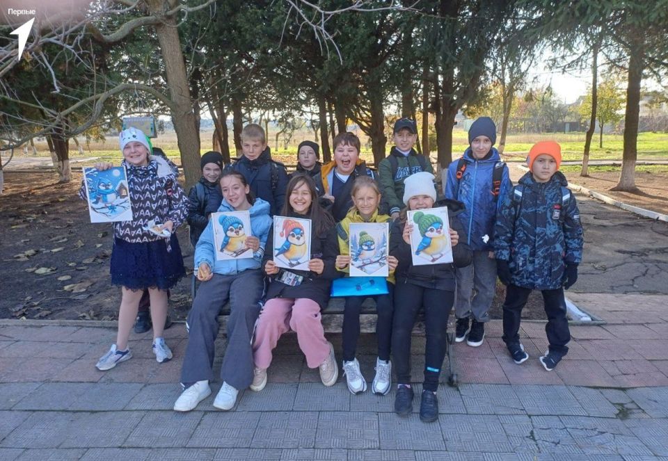 Первые Лазурненской школы отметили Синичкин день
