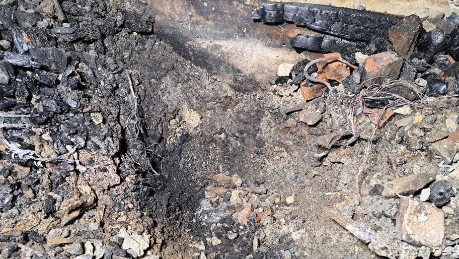 В результате обстрела ВСУ повреждены шесть нежилых домов в селе Заводовка, ЛЭП в поселке Горностаевка и легковой автомобиль