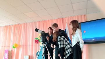 В Лазурненской школе открылись клубы астрономии и филателии