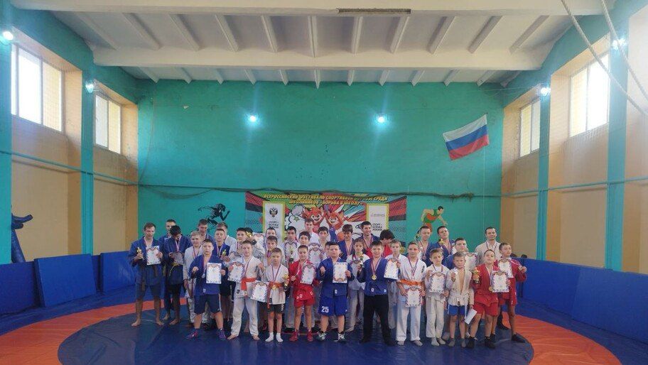 В Новотроицком прошел турнир к Всероссийскому дню самбо
