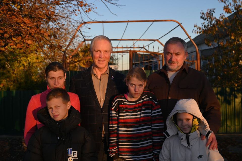 На Херсонщине мальчику вручили медаль за спасение при пожаре и написали о нем в книге