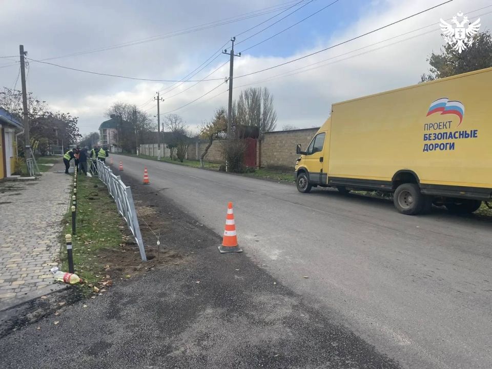 В Голопристанском округе обустраивают дороги у школ для безопасности детей