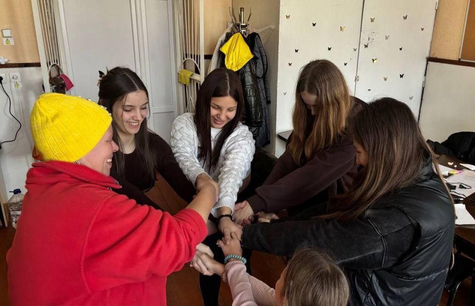 В Дмитровском сельском Доме культуры прошёл тематический час «Я и то, что меня окружает»