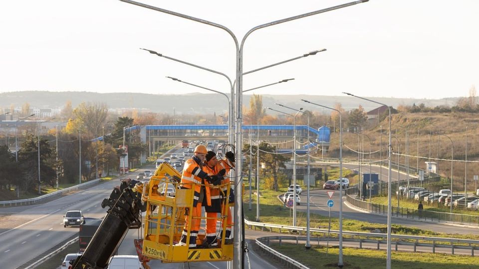 Масштабная модернизация наружного освещения продолжается в Крыму